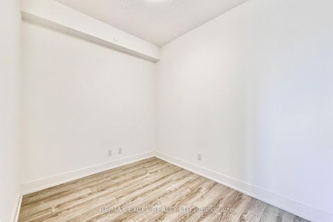 Photo 9 at 606 - 9600 Yonge Street, North Richvale, Richmond Hill