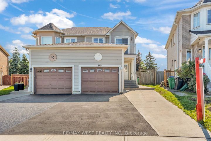Photo 3 at 32 Weather Vane Lane, Fletcher's Creek Village, Brampton