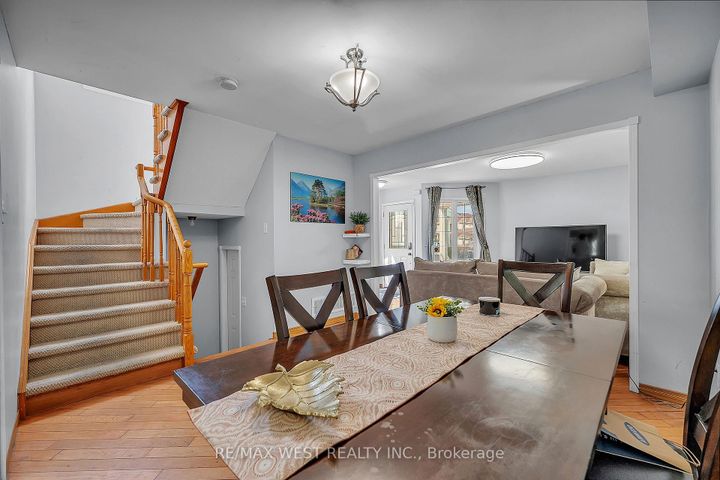 Photo 11 at 32 Weather Vane Lane, Fletcher's Creek Village, Brampton