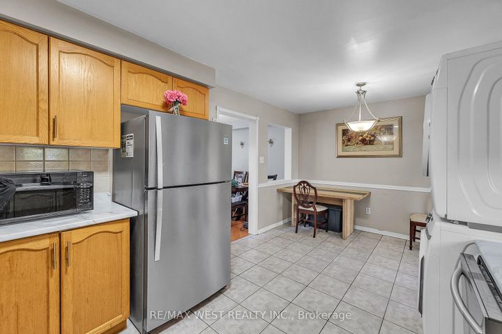 Photo 19 at 32 Weather Vane Lane, Fletcher's Creek Village, Brampton