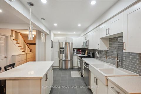 Photo 10 at 43 - 121 L'Amoreaux Drive, L'Amoreaux, Toronto
