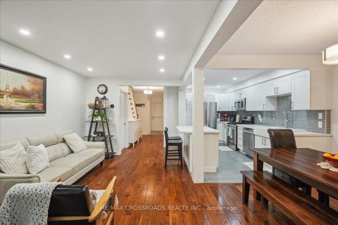 Photo 11 at 43 - 121 L'Amoreaux Drive, L'Amoreaux, Toronto
