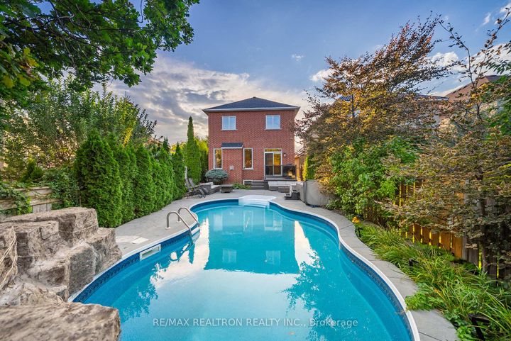 Photo 1 at 565 Thornhill Woods Drive, Patterson, Vaughan