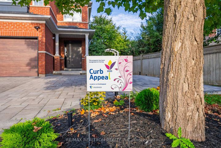 Photo 7 at 565 Thornhill Woods Drive, Patterson, Vaughan