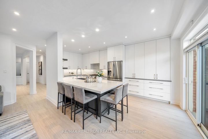 Photo 8 at 565 Thornhill Woods Drive, Patterson, Vaughan