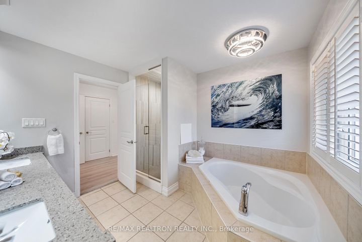 Photo 20 at 565 Thornhill Woods Drive, Patterson, Vaughan