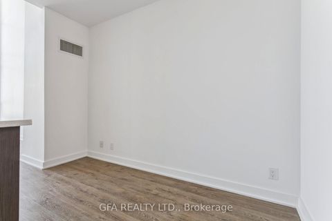 Photo 11 at 438 - 5 Hanna Avenue, Niagara, Toronto