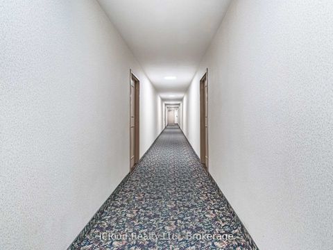 Photo 5 at 205 - 5 Shady Golfway, Flemingdon Park, Toronto