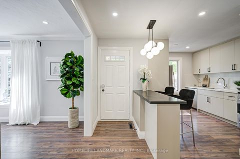 Photo 2 at 176 Mckee Avenue, Willowdale East, Toronto