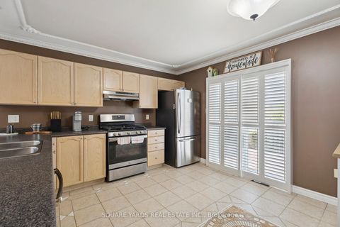 Photo 13 at 6 Ambler Bay, Georgian Drive, Barrie