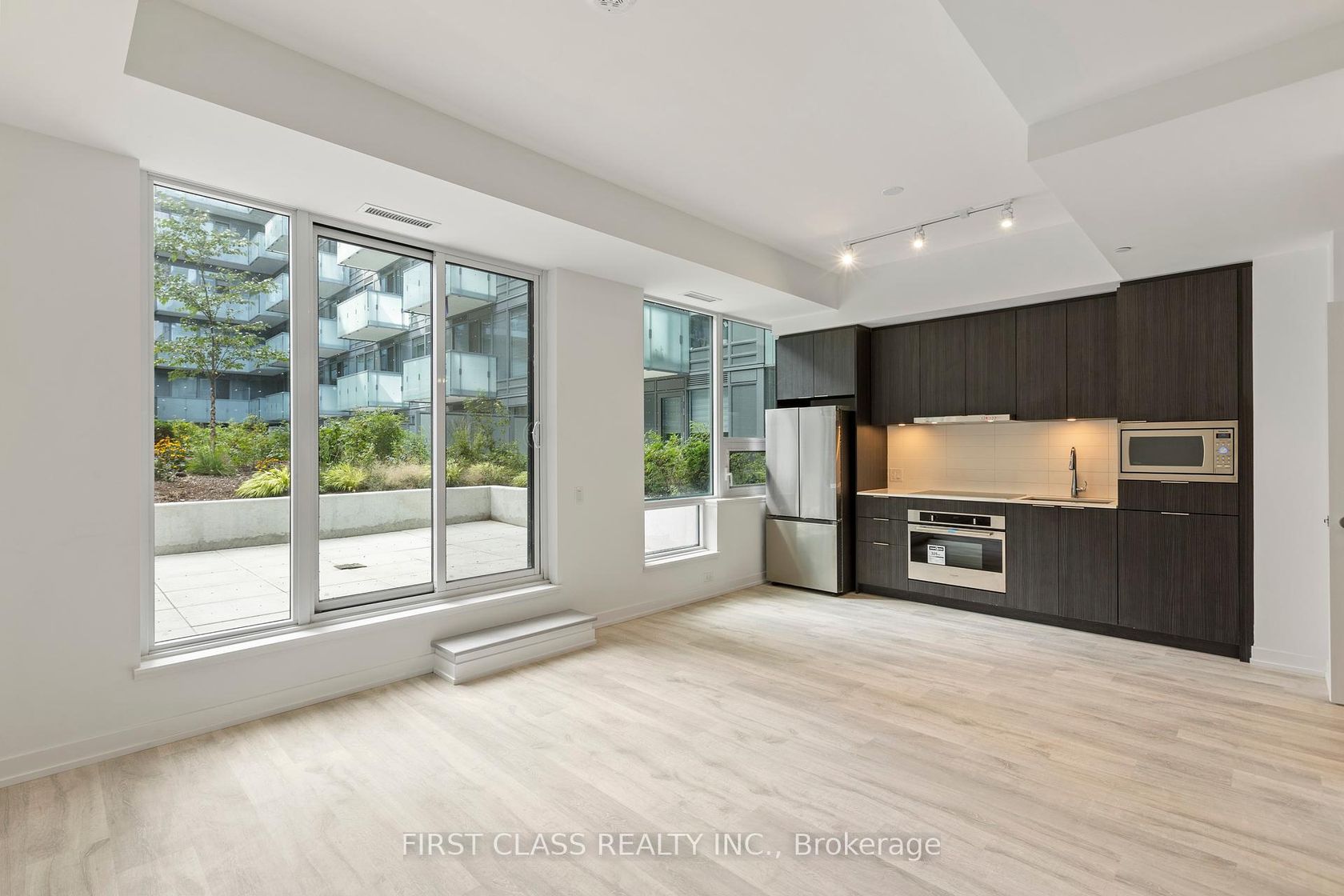 N329 - 7 Golden Lion Heights, Newtonbrook East, Toronto 