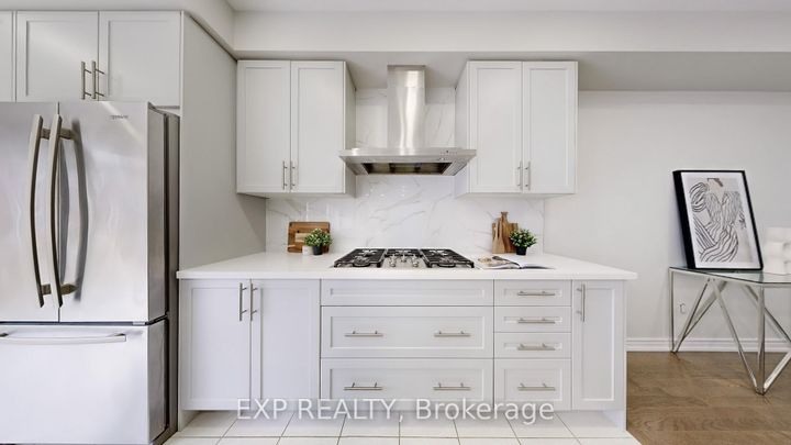 Photo 14 at 552 Mactier Drive S, Kleinburg, Vaughan