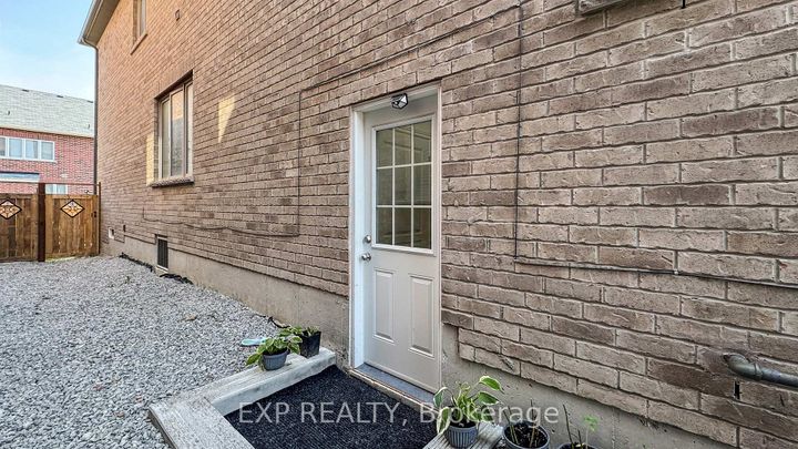 Photo 35 at 552 Mactier Drive S, Kleinburg, Vaughan