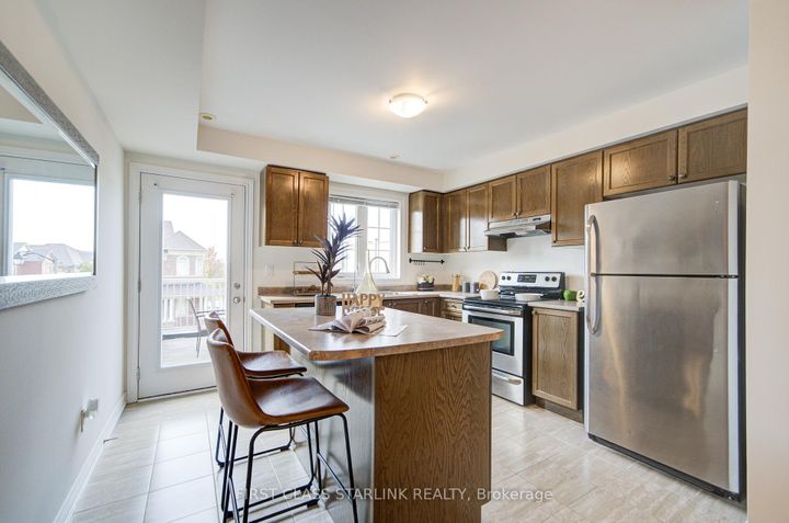 Photo 5 at 9922 Mccowan Road, Berczy, Markham
