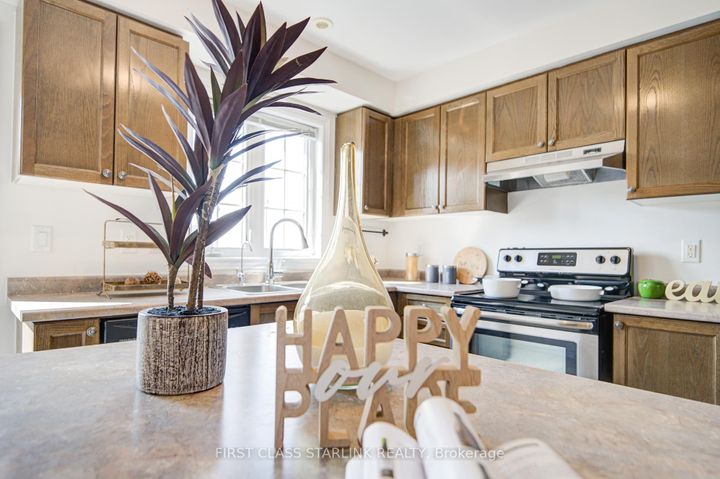Photo 8 at 9922 Mccowan Road, Berczy, Markham