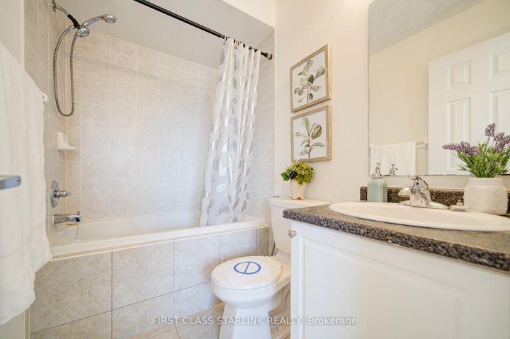 Photo 11 at 9922 Mccowan Road, Berczy, Markham