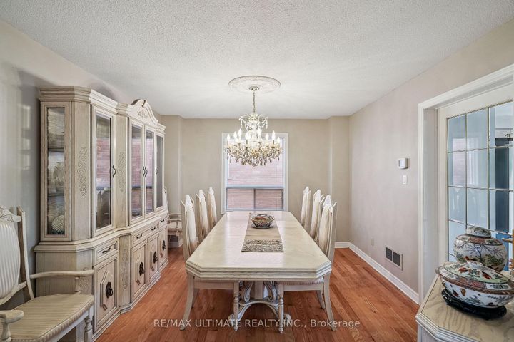 Photo 6 at 961 Focal Road, East Credit, Mississauga