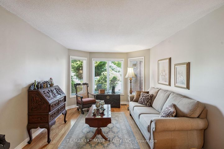 Photo 7 at 961 Focal Road, East Credit, Mississauga
