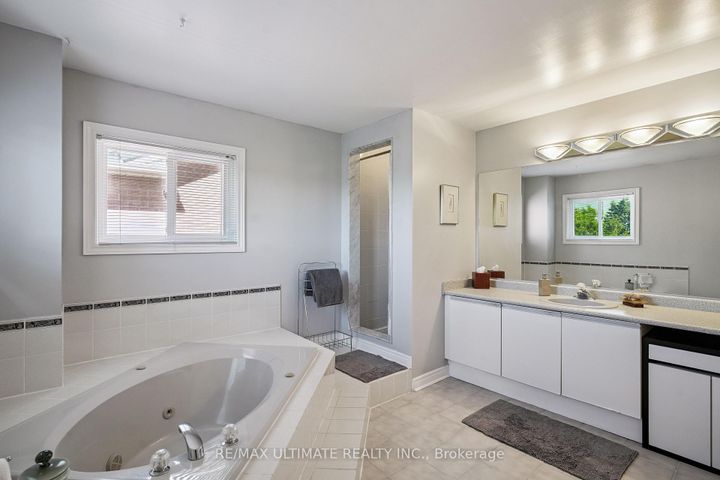 Photo 15 at 961 Focal Road, East Credit, Mississauga