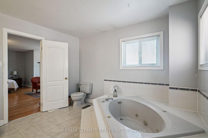 Photo 16 at 961 Focal Road, East Credit, Mississauga