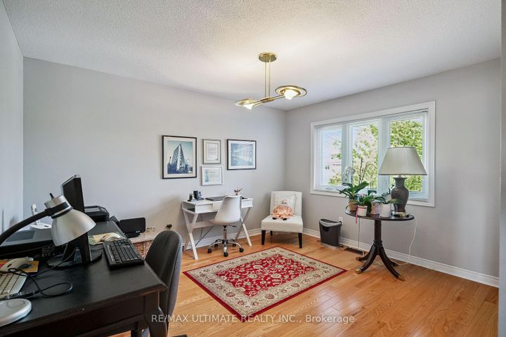 Photo 18 at 961 Focal Road, East Credit, Mississauga