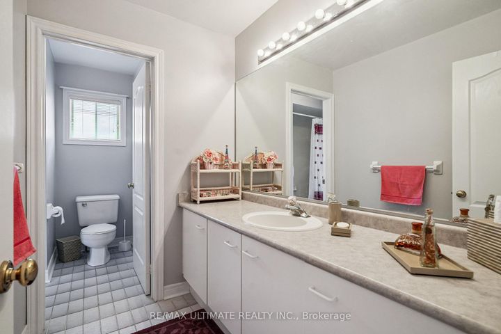 Photo 21 at 961 Focal Road, East Credit, Mississauga
