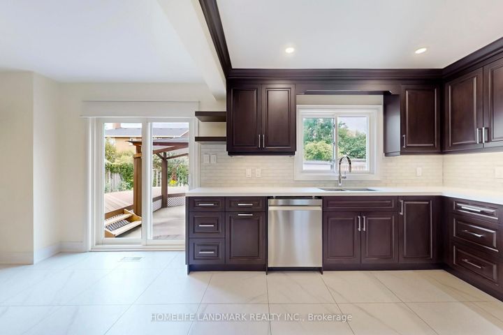 Photo 8 at 2587 Credit Valley Road, Central Erin Mills, Mississauga