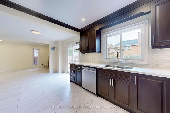 Photo 9 at 2587 Credit Valley Road, Central Erin Mills, Mississauga