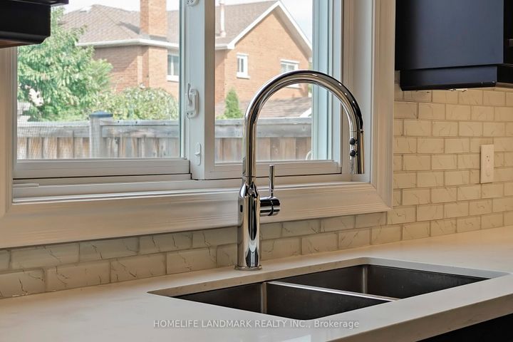 Photo 10 at 2587 Credit Valley Road, Central Erin Mills, Mississauga