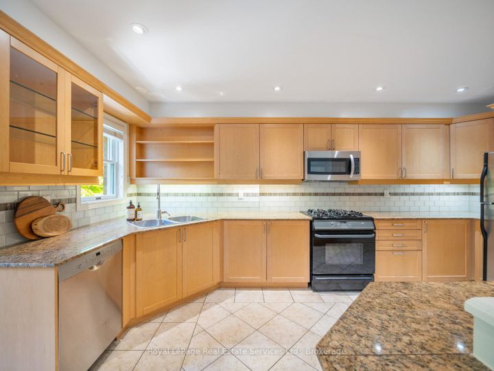 Photo 6 at 81 Brant Street, CO Central, Oakville