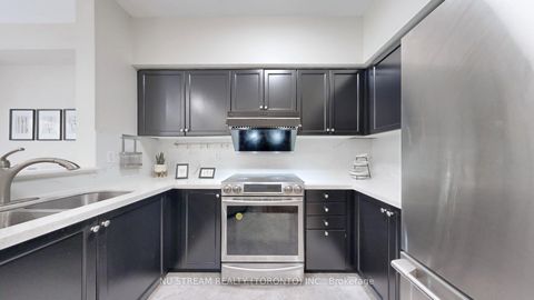 Photo 9 at 60 Nottingham Drive, Westbrook, Richmond Hill