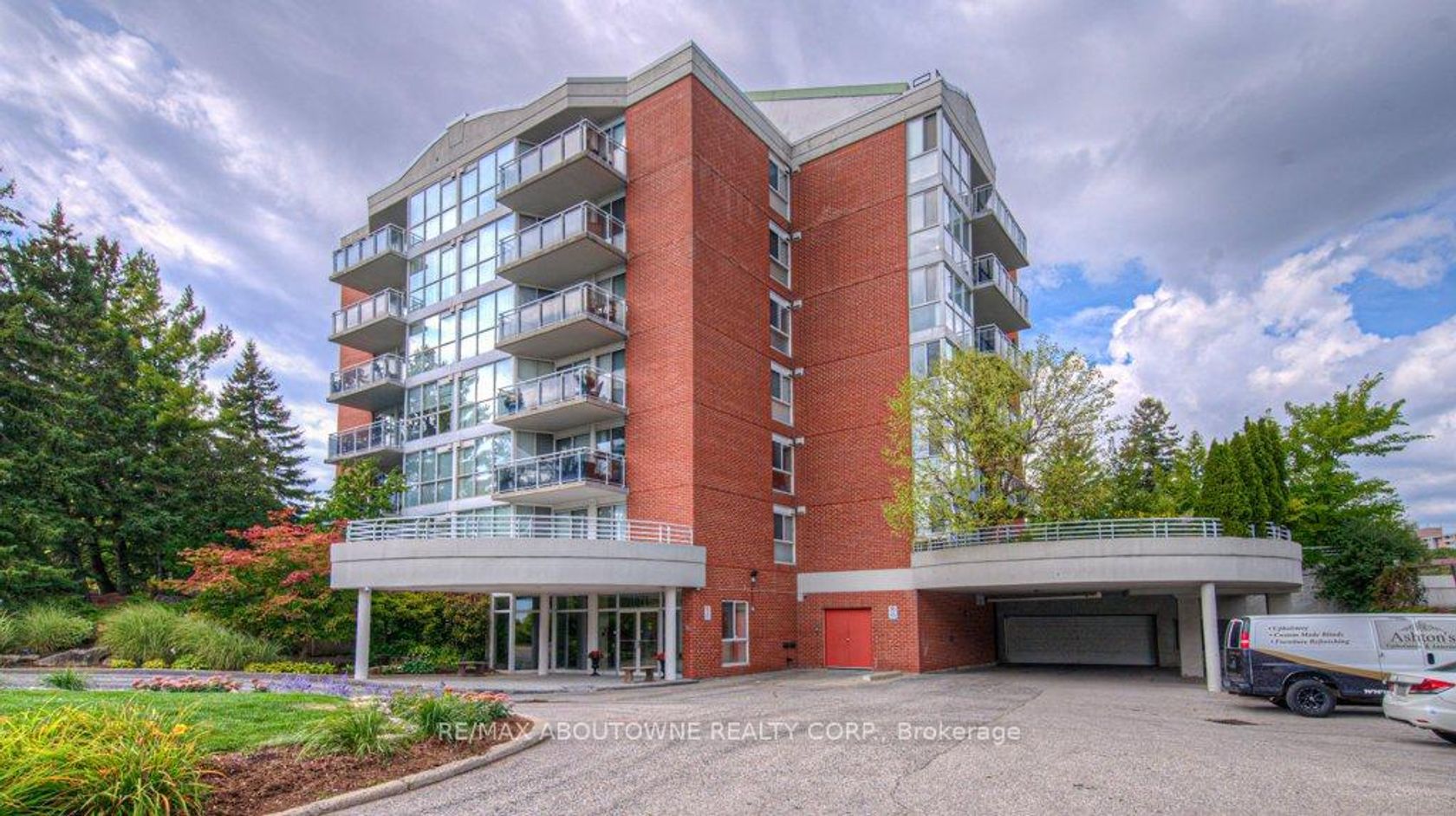 103 - 1071 Queens Avenue, CP College Park, Oakville 