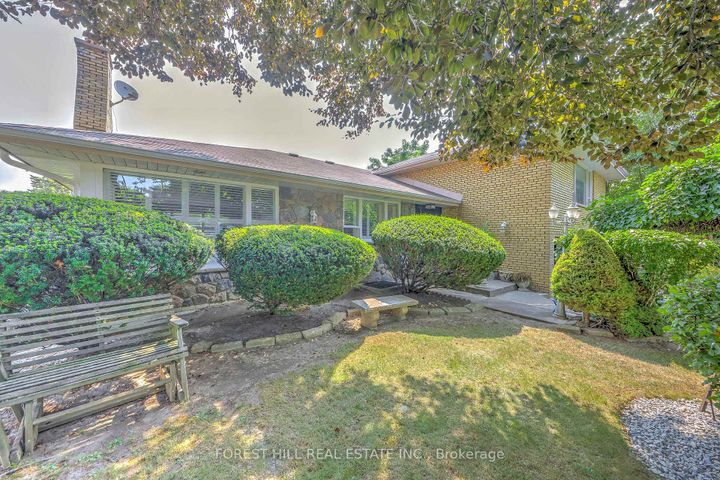 Photo 2 at 89 Portage Avenue, Pelmo Park W4, Toronto