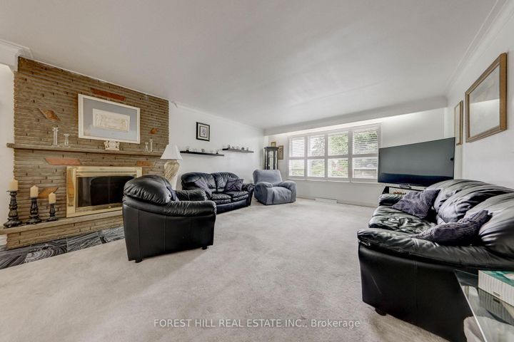 Photo 13 at 89 Portage Avenue, Pelmo Park W4, Toronto