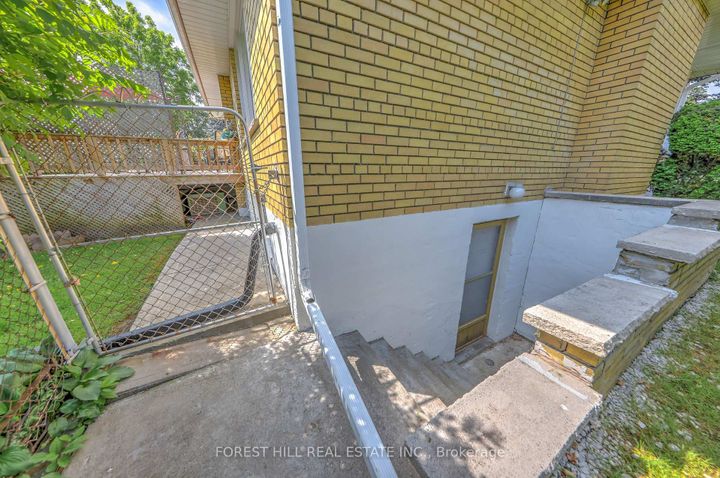 Photo 34 at 89 Portage Avenue, Pelmo Park W4, Toronto