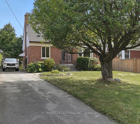 Photo 2 at 23 Scotswood Road, Maryvale, Toronto