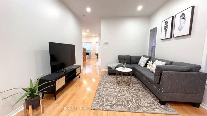 Photo 3 at 15 Catherina Street, Berczy, Markham