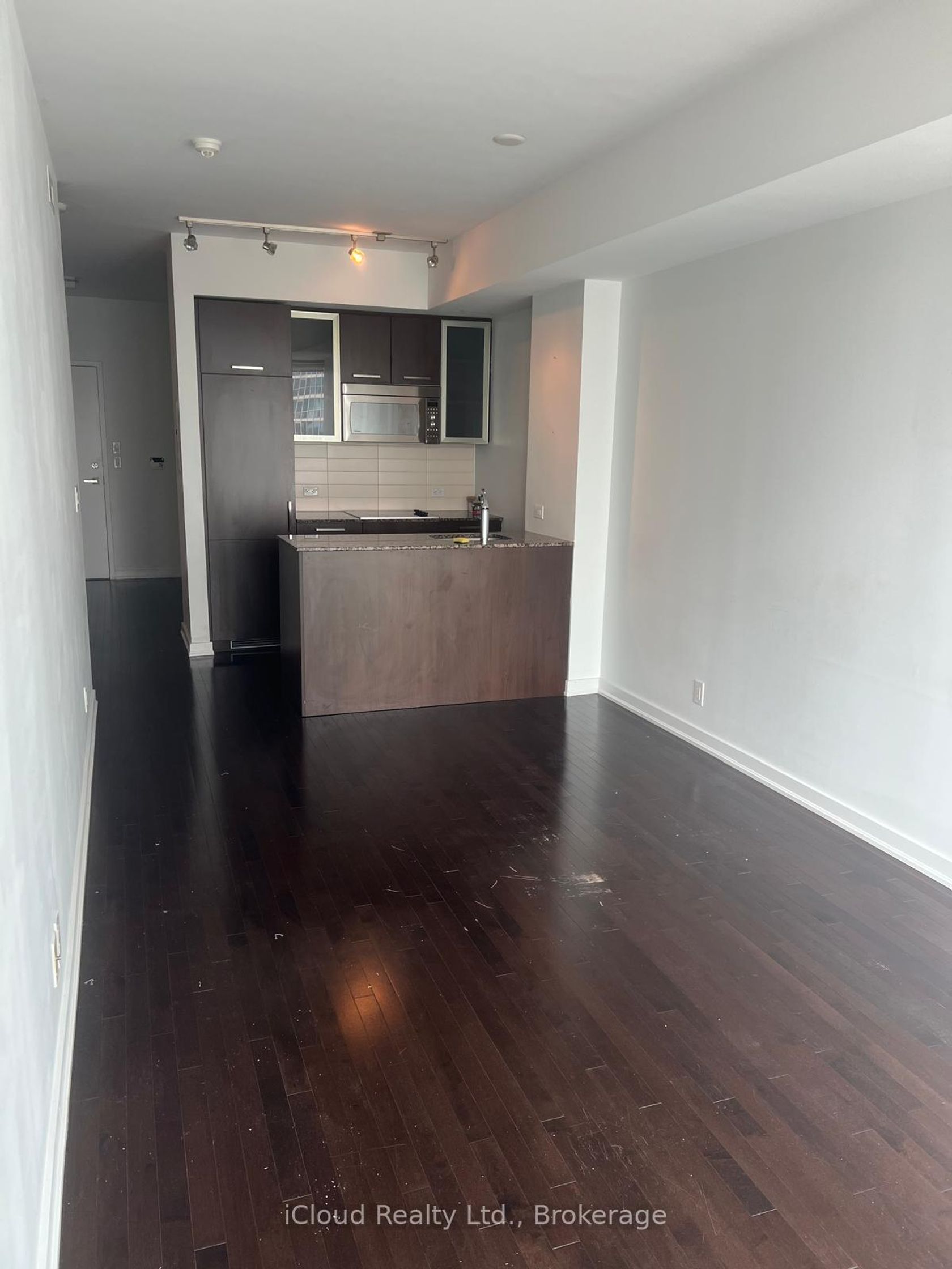 1203 - 12 York Street, Waterfront Communities C1, Toronto by Loree Meneguzzi Real Estate 1203 - 12 York Street, Waterfront Communities C1, Toronto