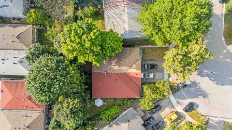 Photo 2 at 92 Elise Terrace, Newtonbrook West, Toronto