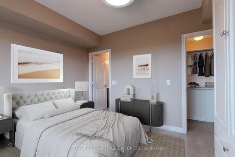 Photo 4 at 615 - 9245 Jane Street, Maple, Vaughan