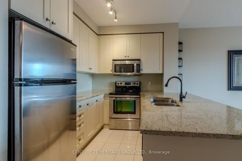 Photo 10 at 615 - 9245 Jane Street, Maple, Vaughan
