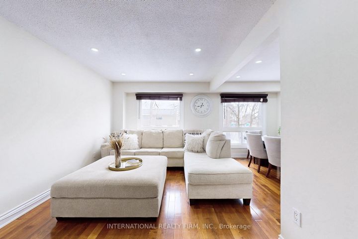 Photo 5 at 62 - 60 Hanson Road, Fairview, Mississauga