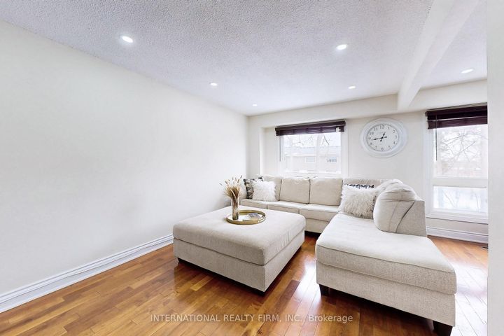Photo 6 at 62 - 60 Hanson Road, Fairview, Mississauga