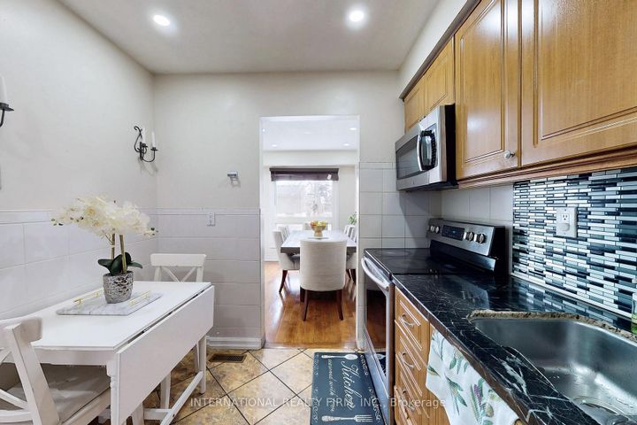 Photo 10 at 62 - 60 Hanson Road, Fairview, Mississauga