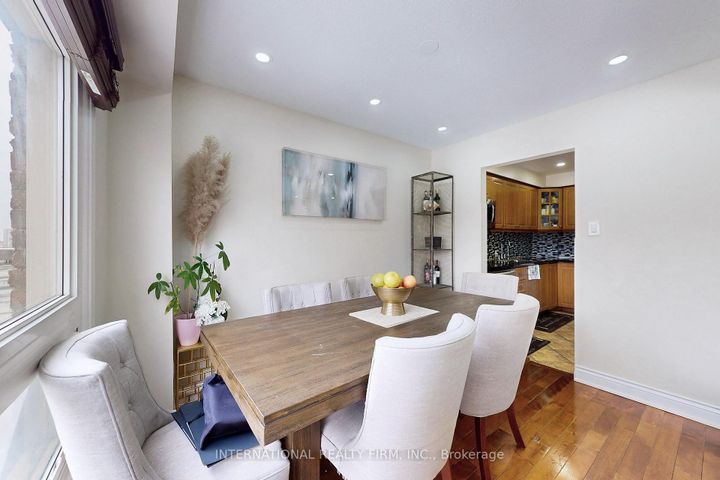 Photo 13 at 62 - 60 Hanson Road, Fairview, Mississauga