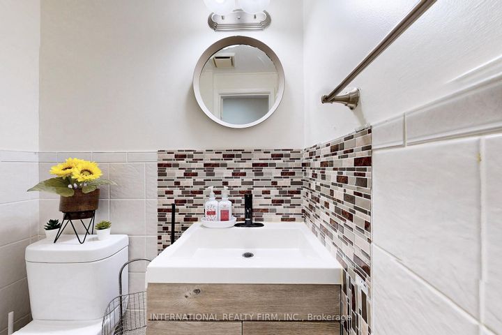 Photo 14 at 62 - 60 Hanson Road, Fairview, Mississauga