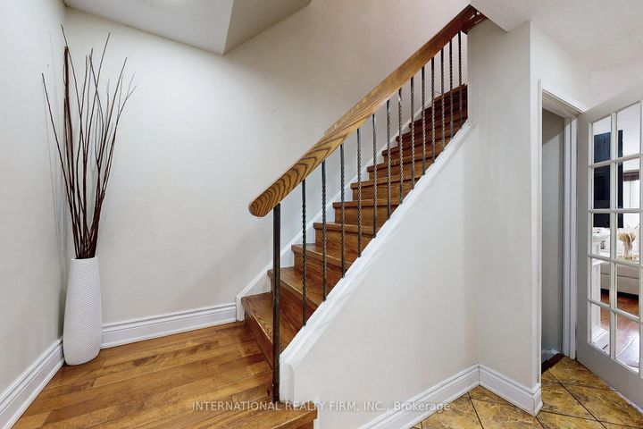 Photo 15 at 62 - 60 Hanson Road, Fairview, Mississauga