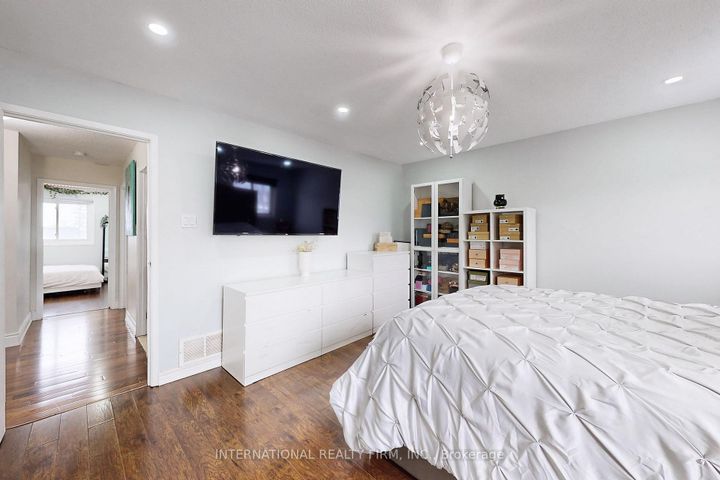 Photo 22 at 62 - 60 Hanson Road, Fairview, Mississauga