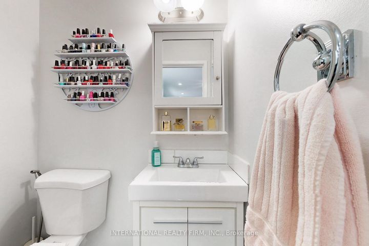 Photo 23 at 62 - 60 Hanson Road, Fairview, Mississauga