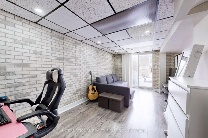 Photo 35 at 62 - 60 Hanson Road, Fairview, Mississauga